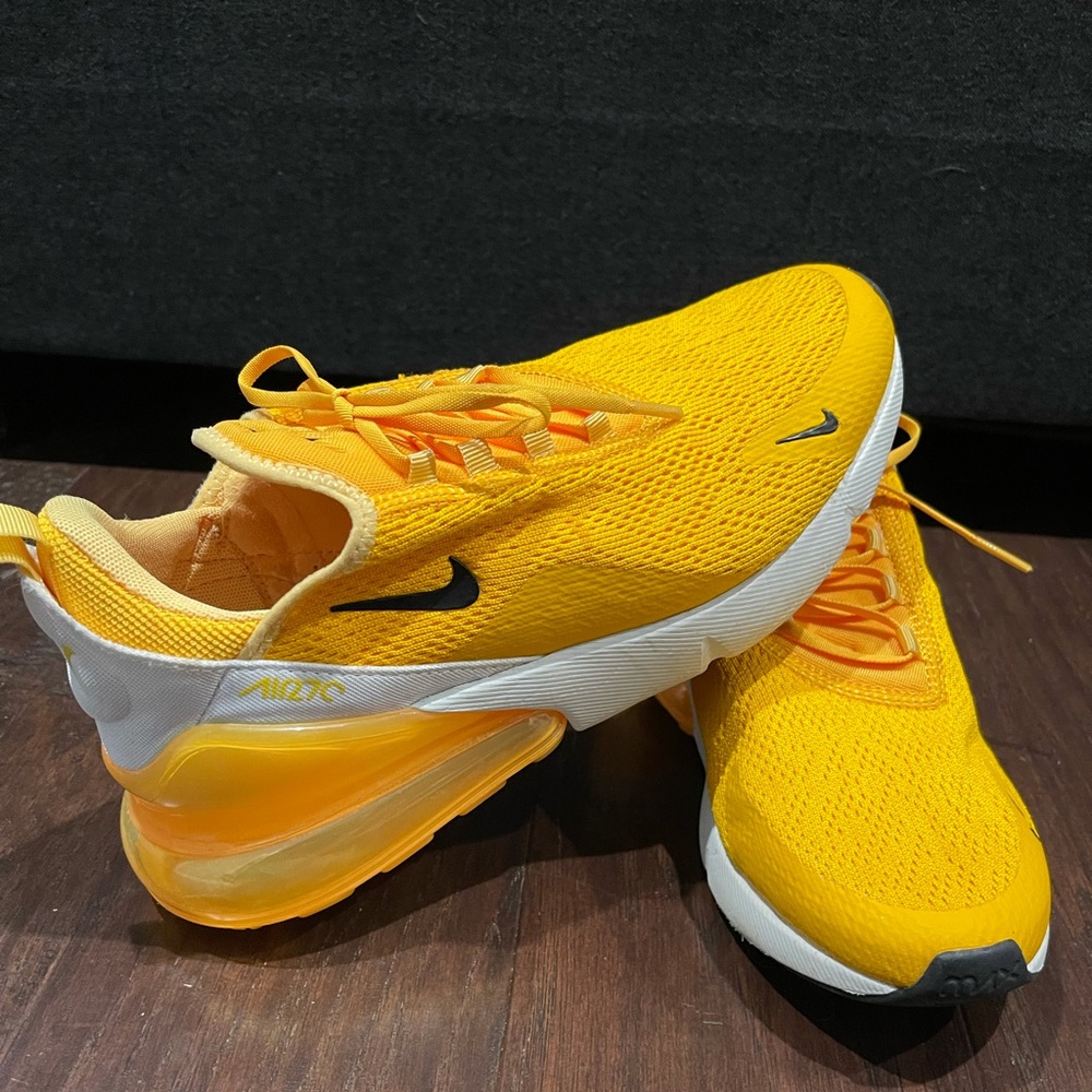 Nike Air Max 270 yellow size 8 women’s